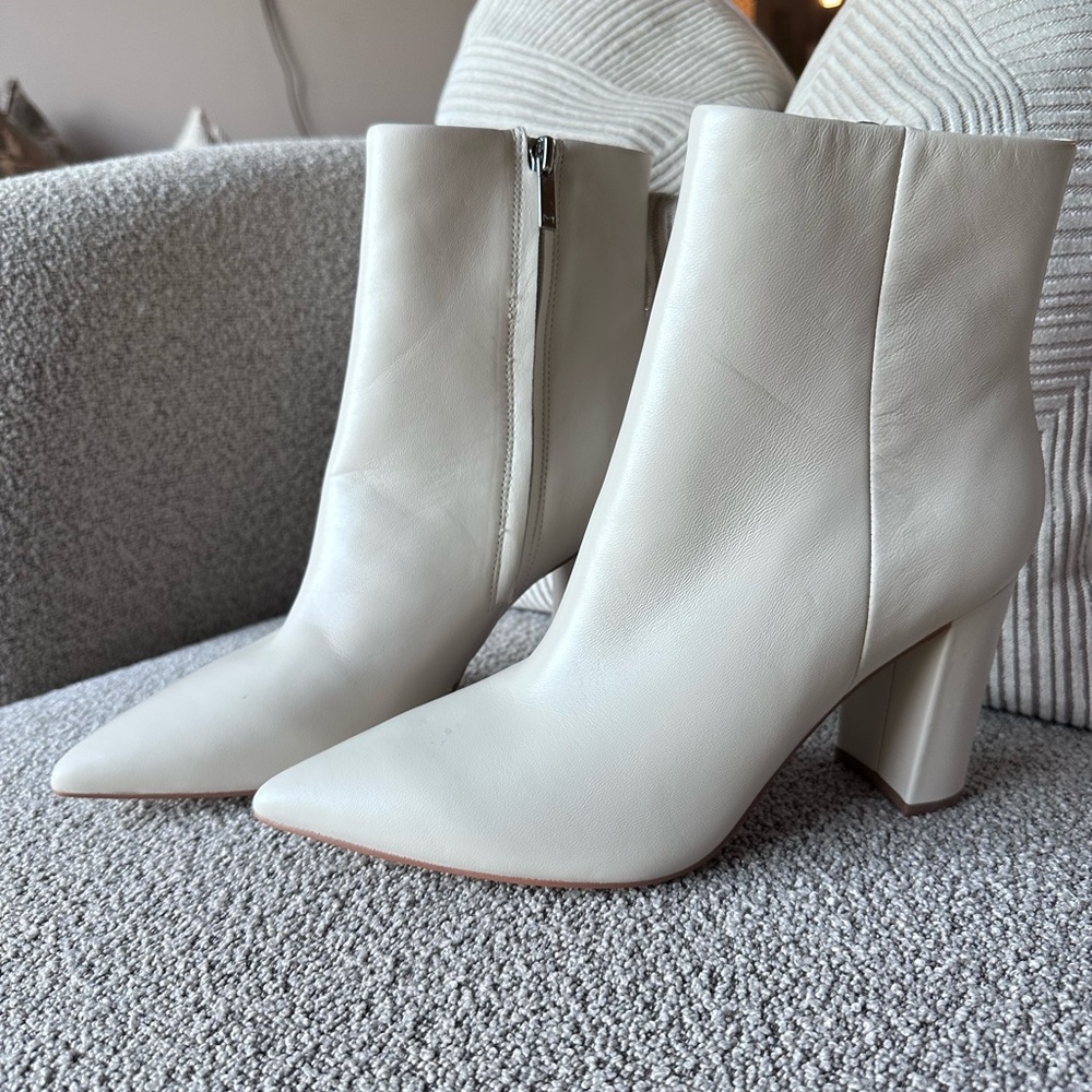 NEW!!! Marc Fisher YANARA HEELED LEATHER BOOTIE